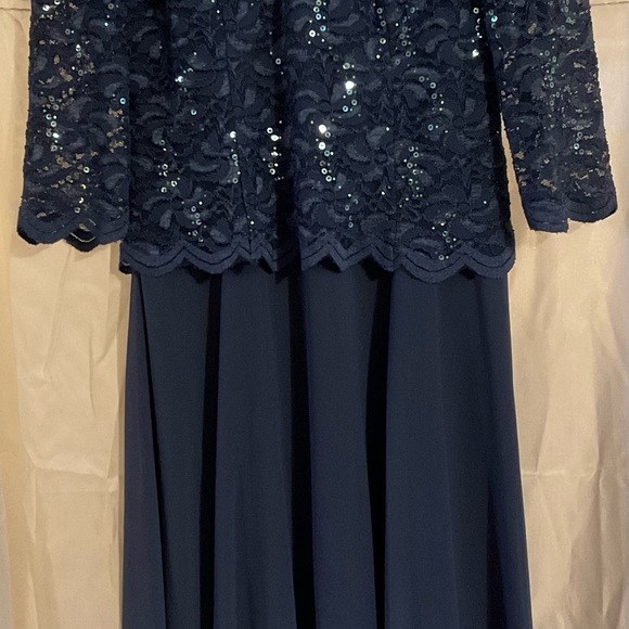 Elegant Alex Evenings dress-size 12P. - Picture 2 of 4